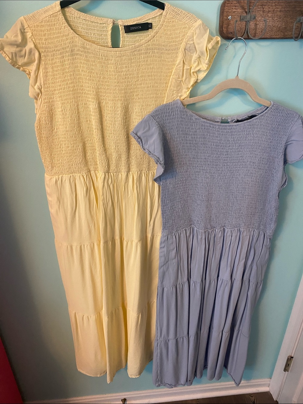 Lot of 2 like new dresses size XL midi with pockets! Worn once to Disney! Lined